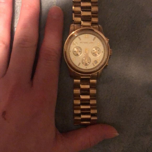 Good Michael kors watch.Comes with box gently worn - Picture 8 of 16